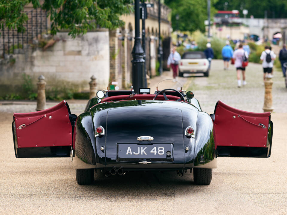 Image 19/22 of Jaguar XK 120 OTS (1951)