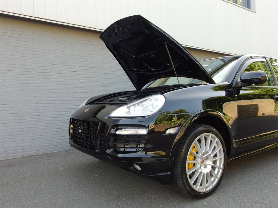 Image 89/98 of Porsche Cayenne GTS (2008)