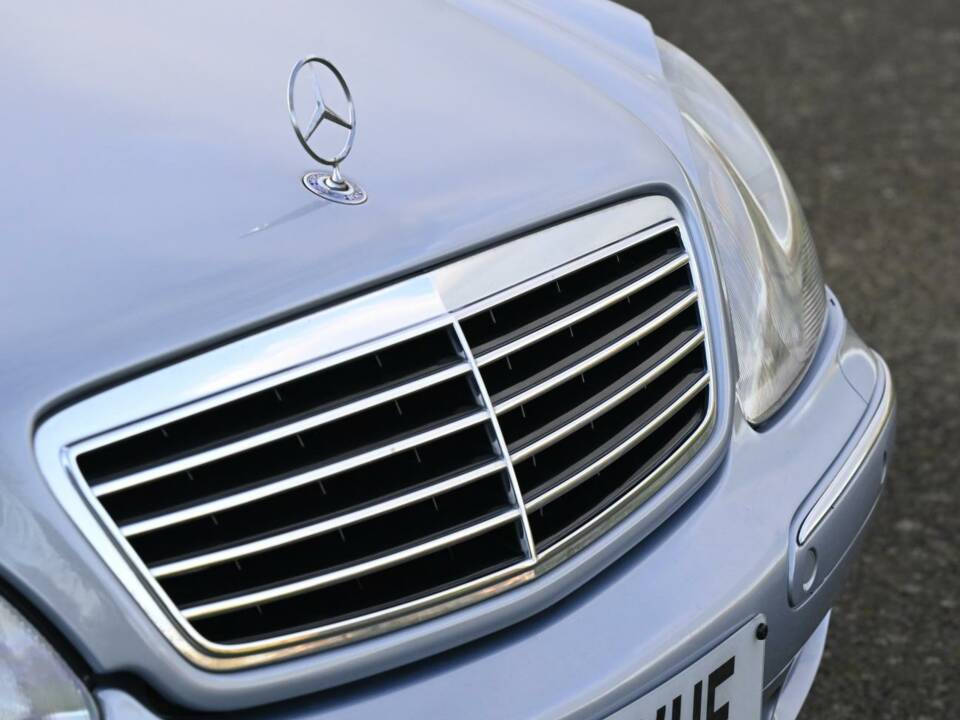 Image 21/50 de Mercedes-Benz S 500 L (2001)
