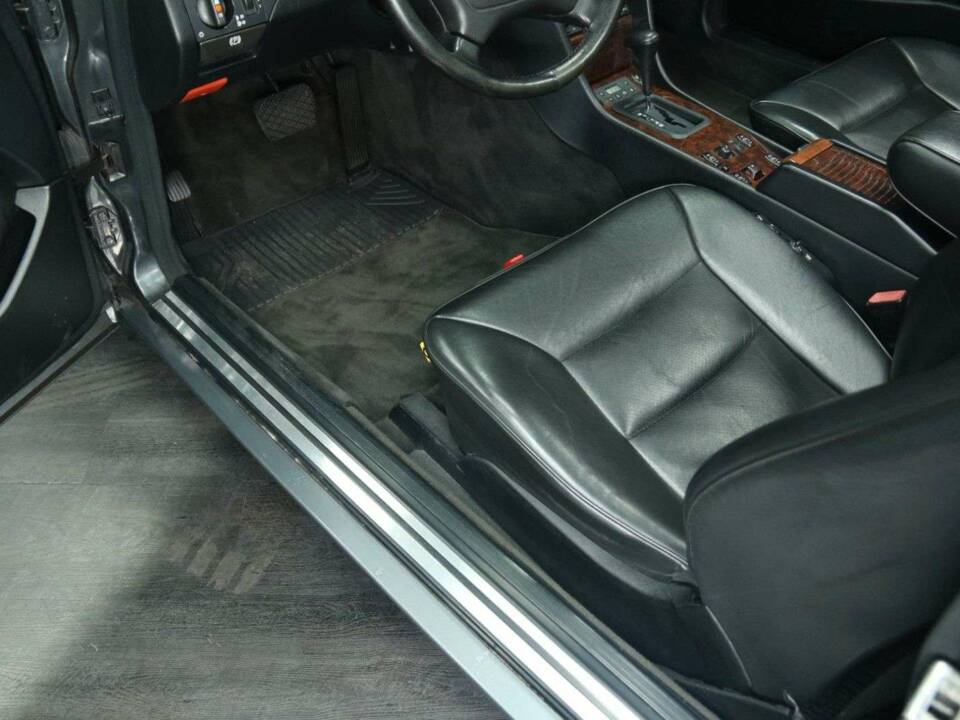 Bild 12/50 von Mercedes-Benz 300 CE-24 3.4 AMG (1993)