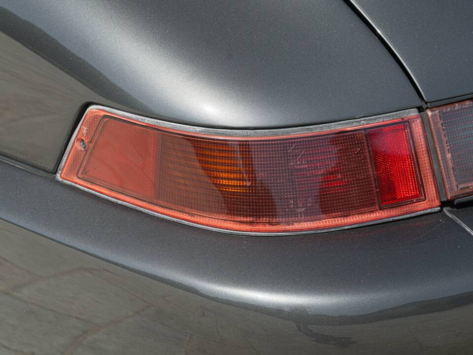 Immagine 14/50 di Porsche 911 Carrera 4 (1990)