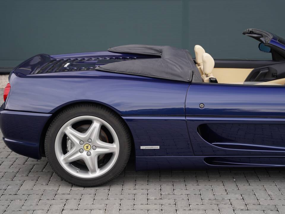 Image 37/50 de Ferrari F 355 Spider (1998)
