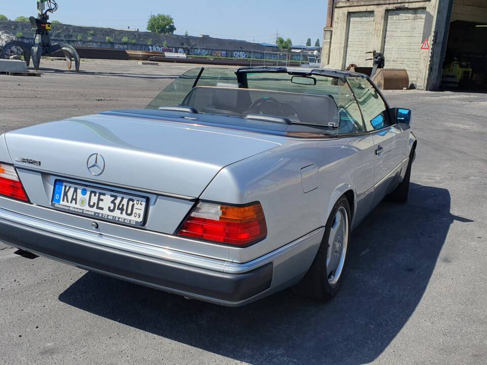 Imagen 23/94 de Mercedes-Benz 300 CE-24 3.4 AMG (1992)