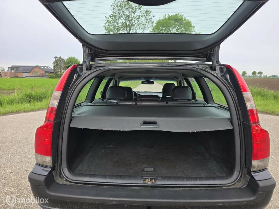 Bild 7/23 von Volvo V 70 2.4 (2003)