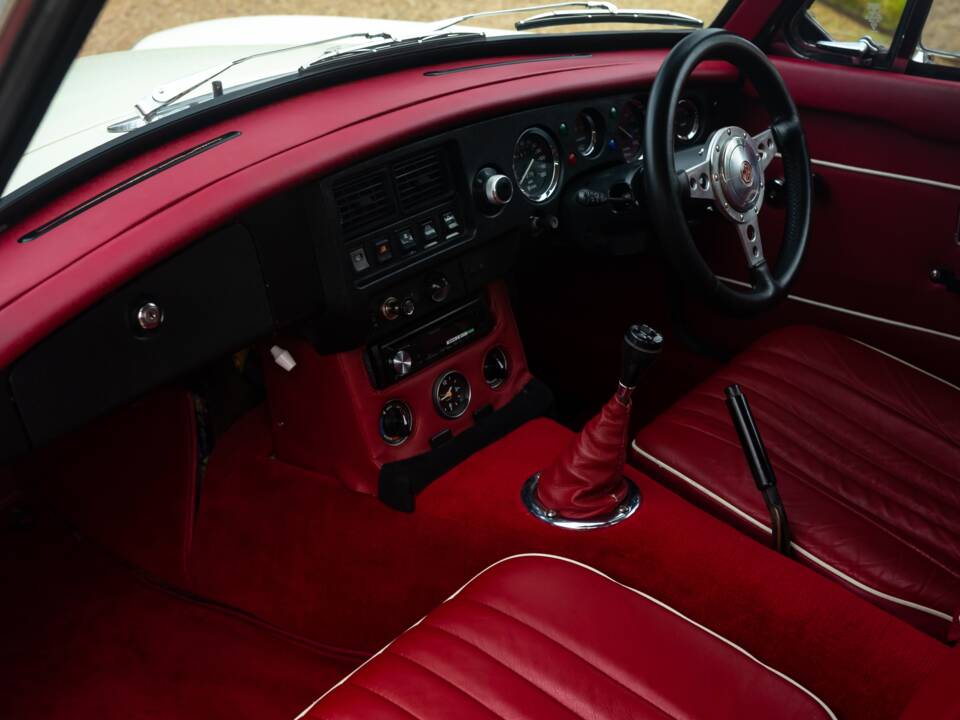 Image 5/24 of MG MGB GT (1980)