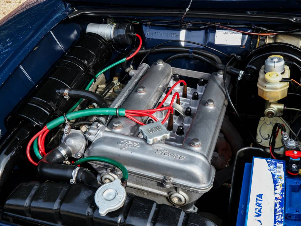 Image 31/50 of Alfa Romeo Giulia Nuova Super 1300 (1975)