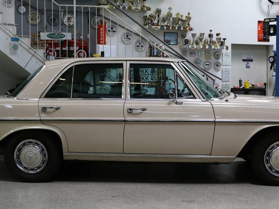 Immagine 6/27 di Mercedes-Benz 280 SE 4,5 (1971)