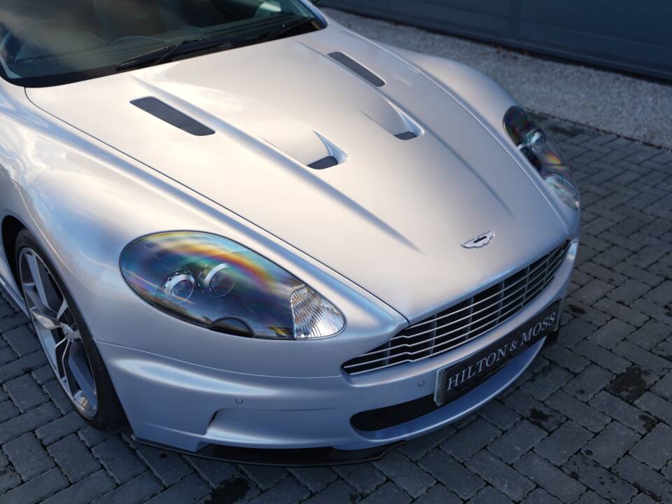 Immagine 33/50 di Aston Martin DBS (2011)