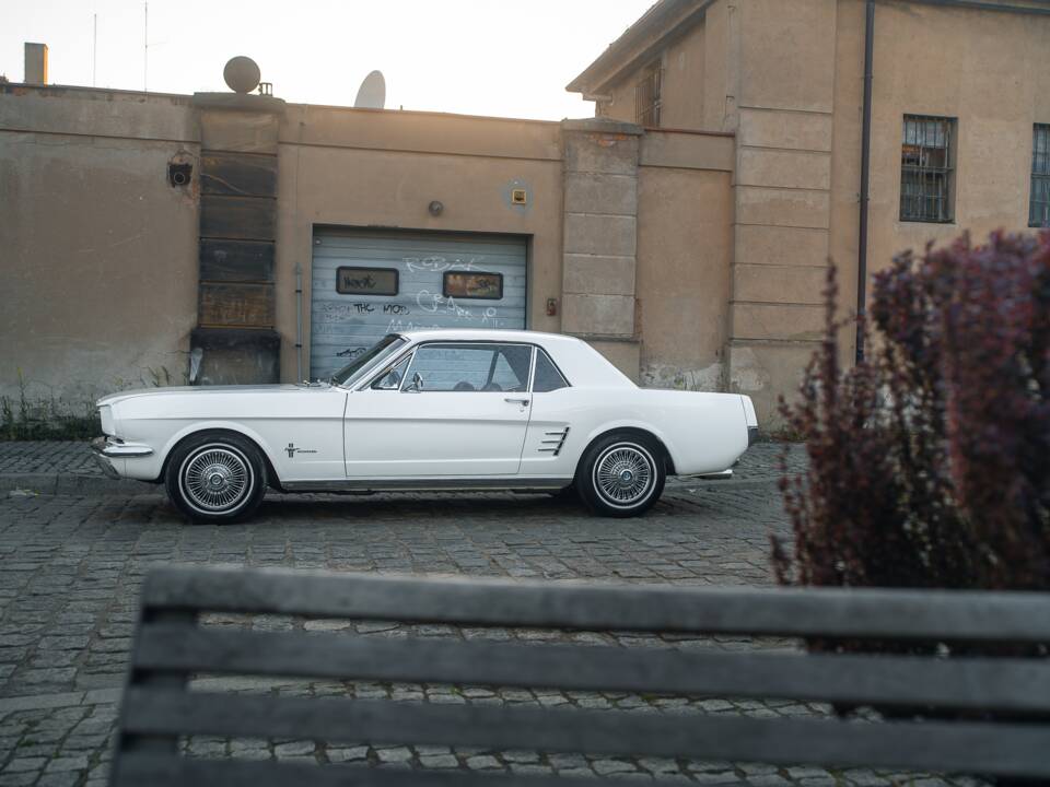 Image 49/53 of Ford Mustang 200 (1966)