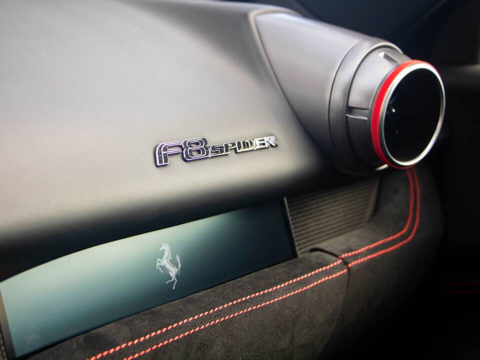 Bild 34/43 von Ferrari F8 Spider (2020)