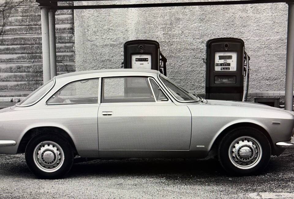 Image 1/18 of Alfa Romeo Giulia GT 1300 Junior (1968)