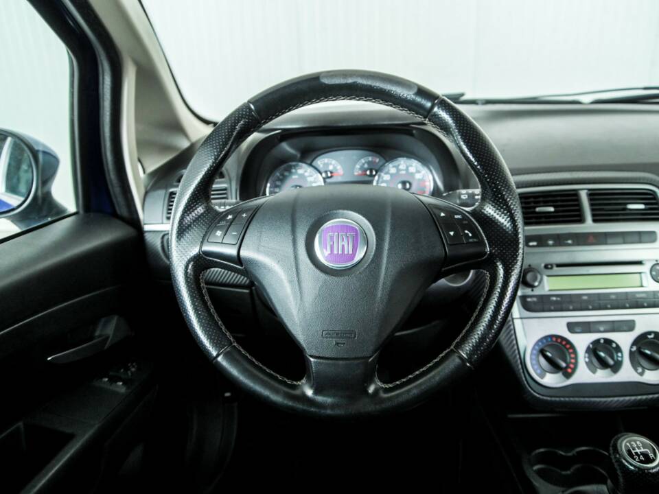 Bild 8/50 von FIAT Grande Punto 1.4 (2009)