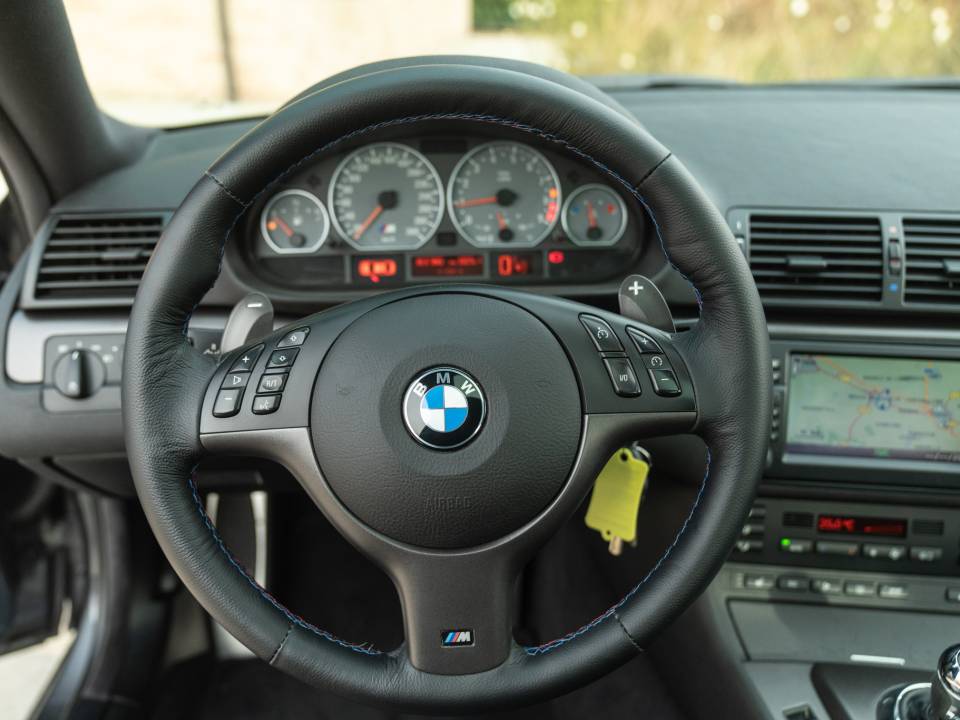 Image 33/50 of BMW M3 (2002)