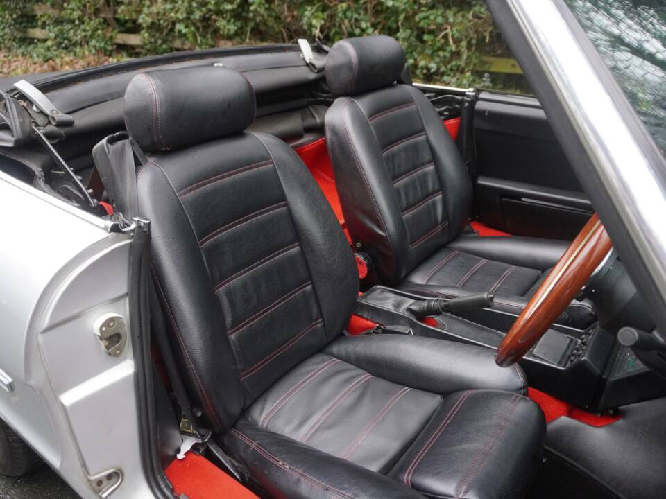 Bild 10/19 von Alfa Romeo 1.6 Spider (1990)