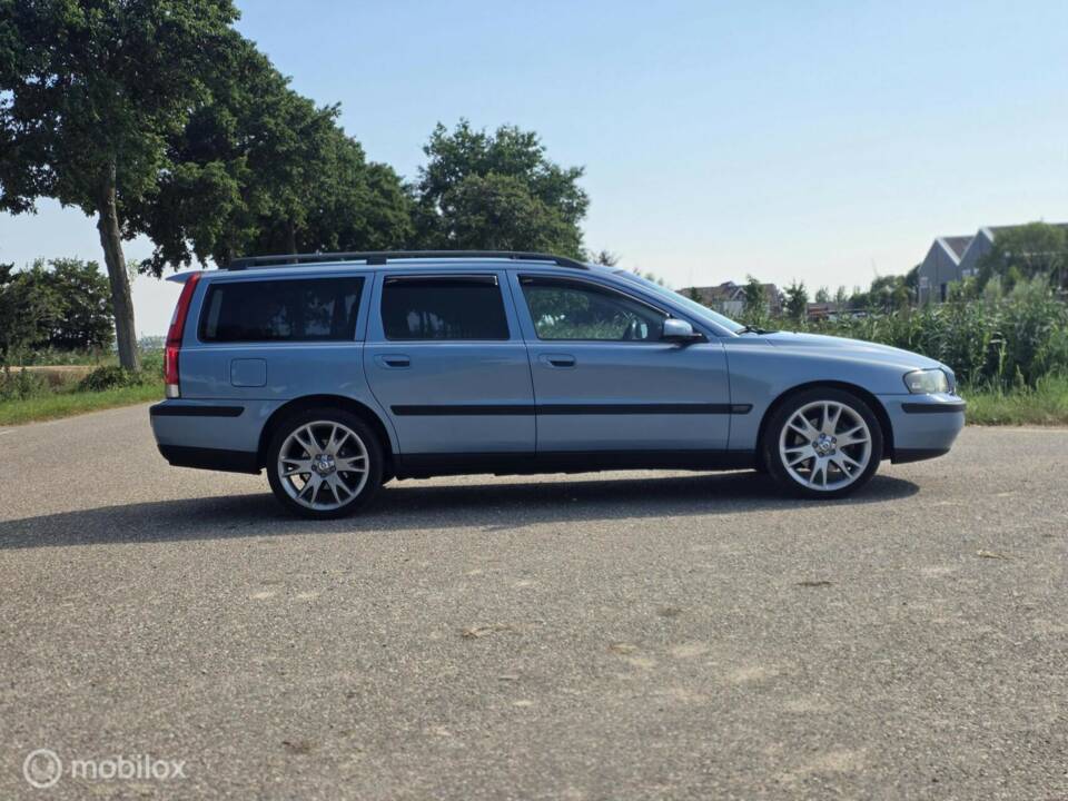 Image 6/40 of Volvo V 70 2.5T (2004)