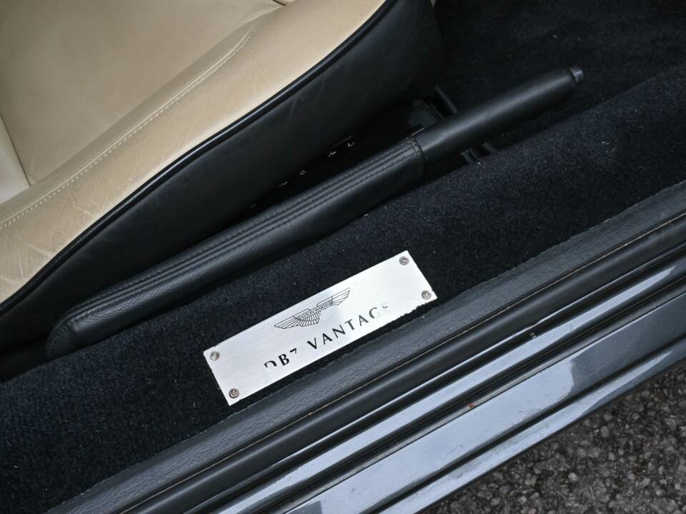 Image 33/50 de Aston Martin DB 7 Vantage (2002)