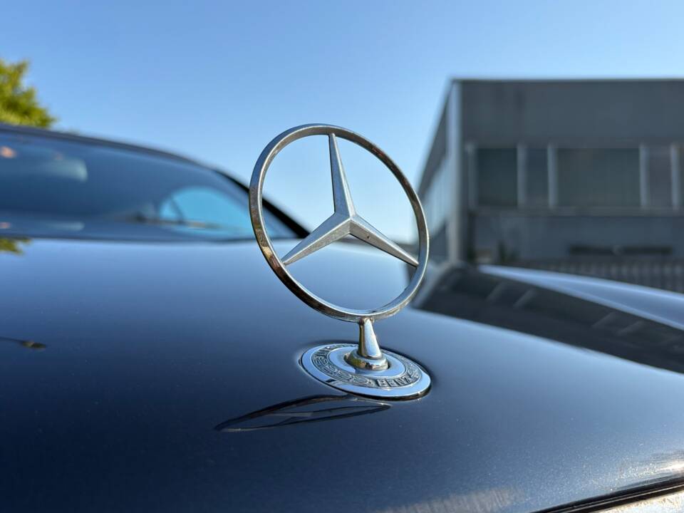Image 21/24 of Mercedes-Benz CLK 430 (2000)
