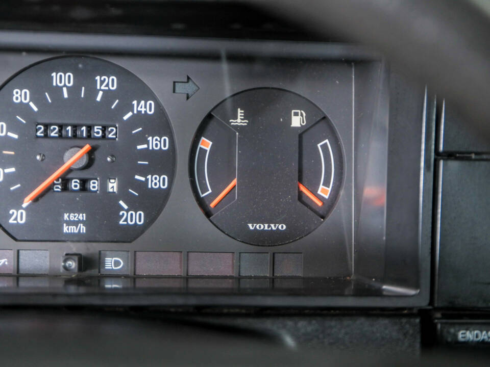 Image 17/50 of Volvo 240 (1987)