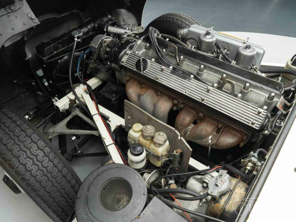 Image 5/19 de Jaguar E-Type (1969)
