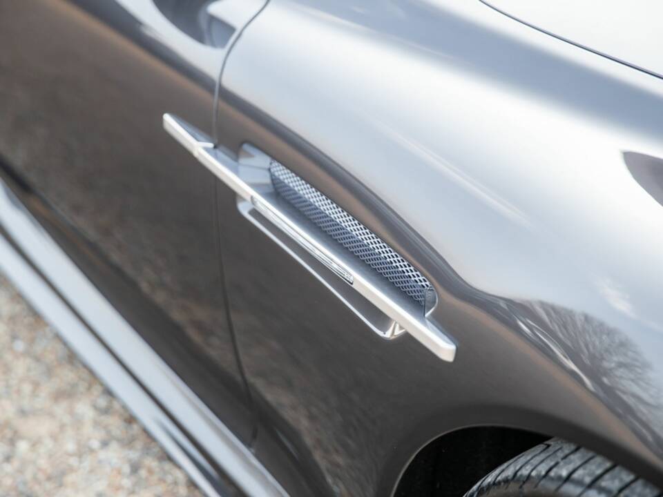 Image 21/50 of Aston Martin DBS (2011)