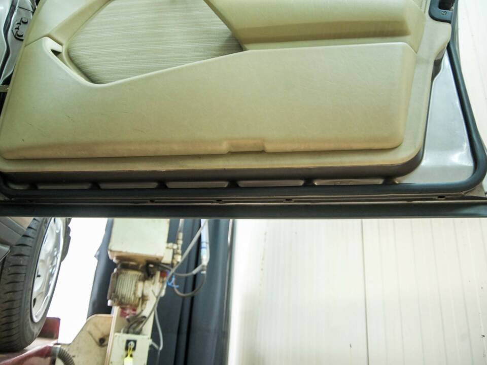 Image 46/50 of Mercedes-Benz 300 TD (1986)