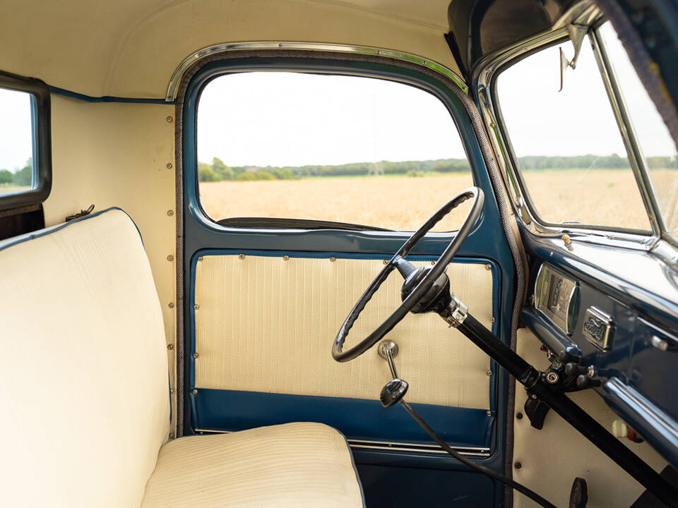 Image 48/83 of Ford V8 Model 46 Pick Up (1940)