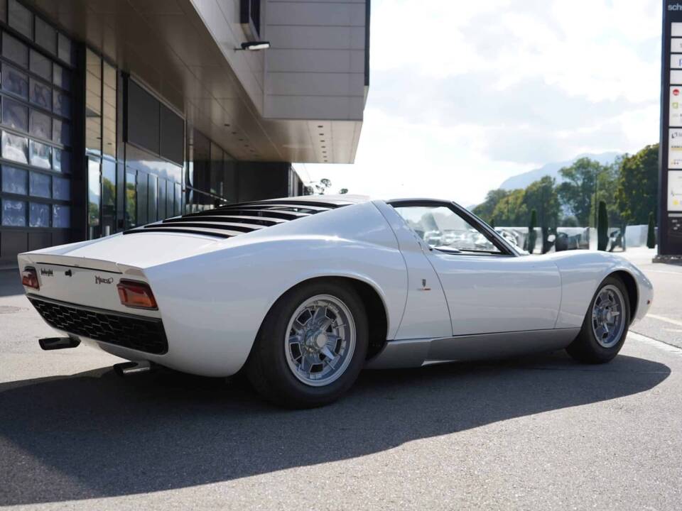 Afbeelding 31/74 van Lamborghini Miura P 400 (1968)