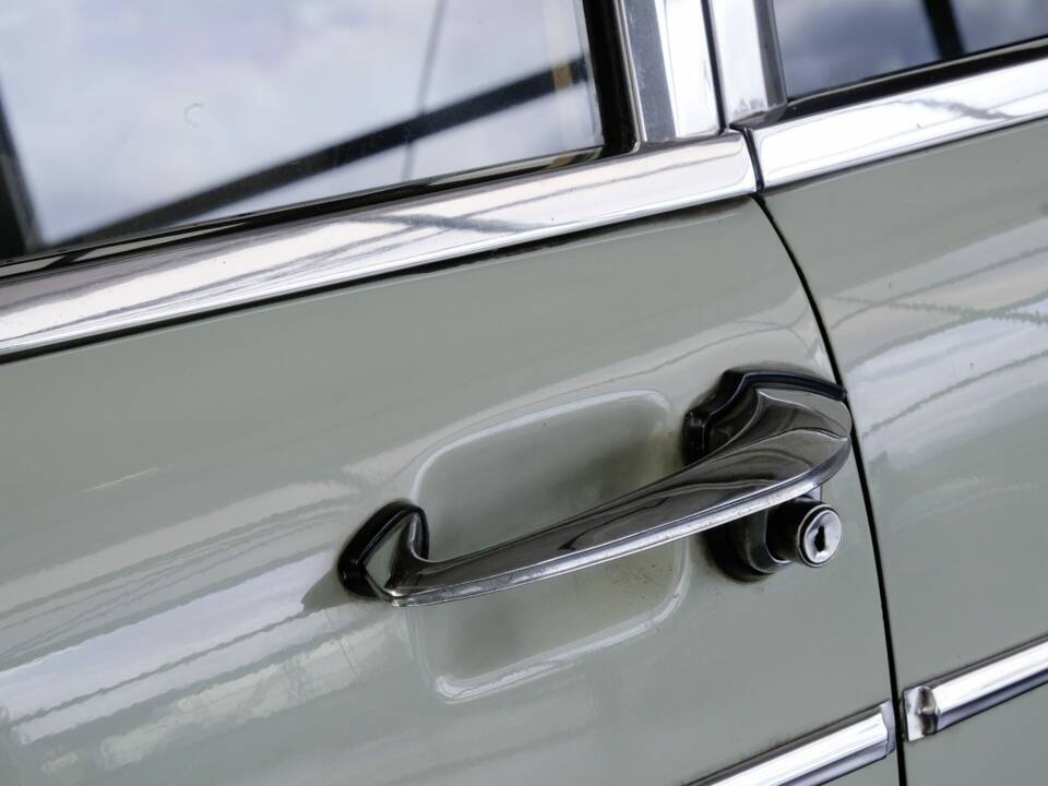 Image 42/48 of Alfa Romeo 2600 Berlina (1962)