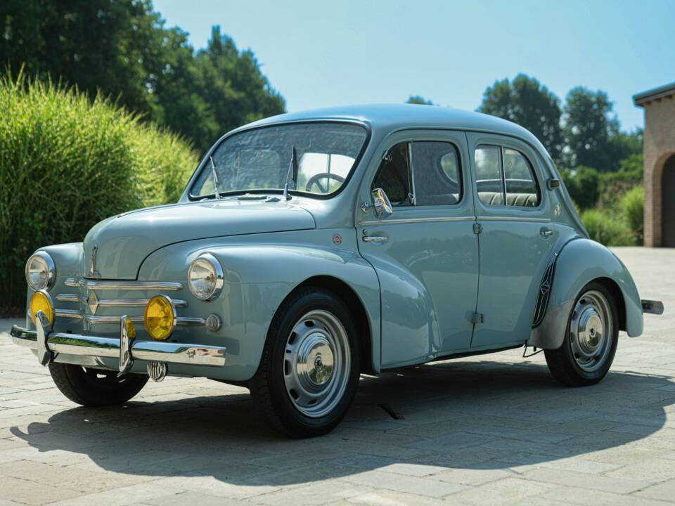 Image 10/50 of Renault 4 CV (1957)