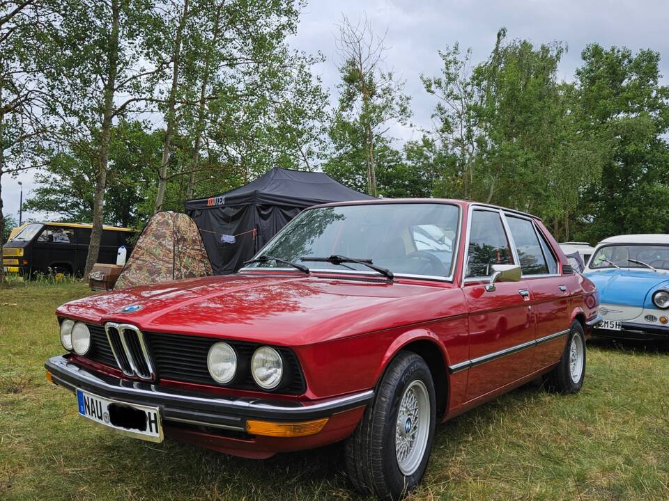 Image 2/12 of BMW 518 (1977)