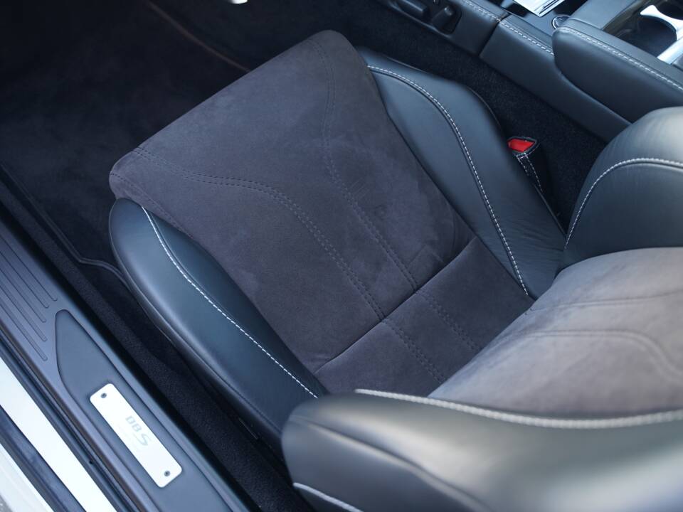 Immagine 20/50 di Aston Martin DBS (2011)