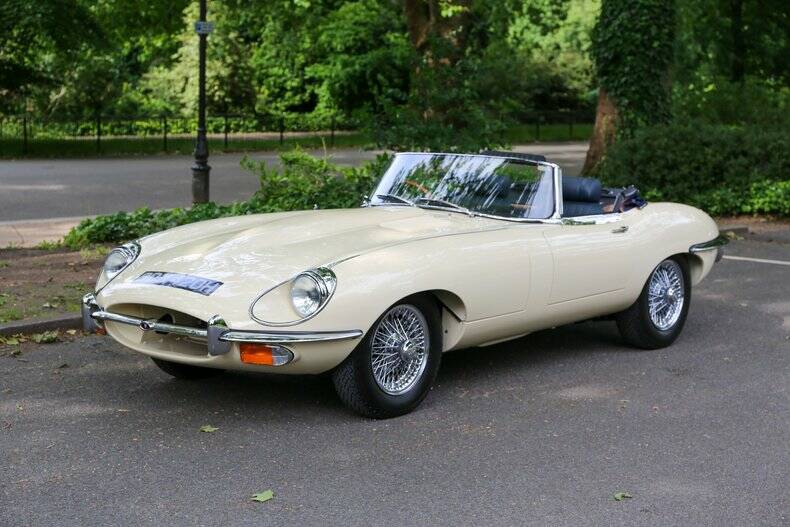 Image 38/50 de Jaguar E-Type (1969)