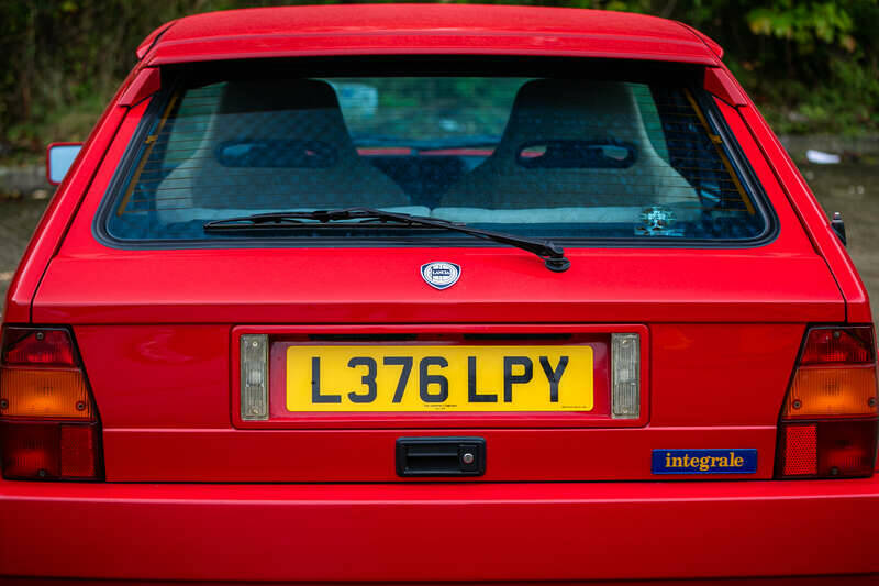 Image 49/50 de Lancia Delta HF Integrale Evoluzione II (1993)