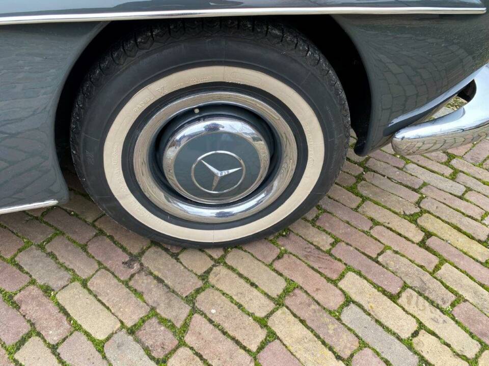 Image 24/52 de Mercedes-Benz 190 SL (1961)