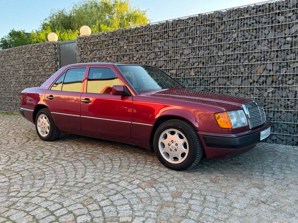 Immagine 48/75 di Mercedes-Benz 230 E (1992)