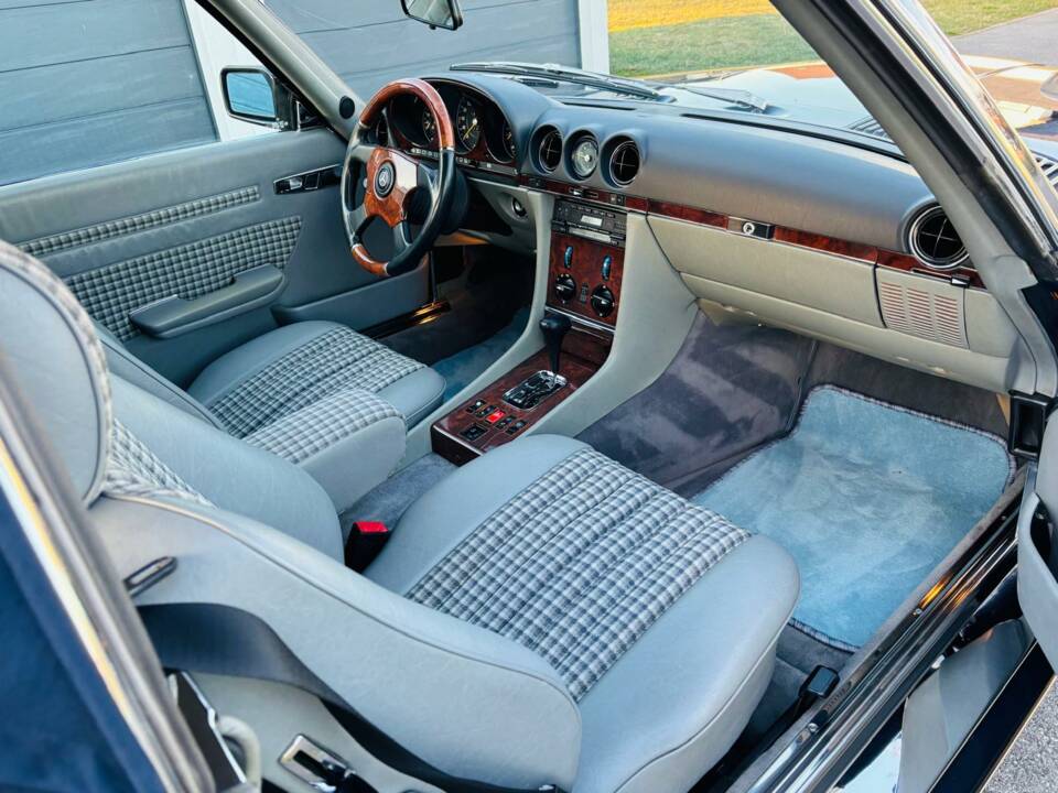 Image 8/23 of Mercedes-Benz 500 SL (1986)