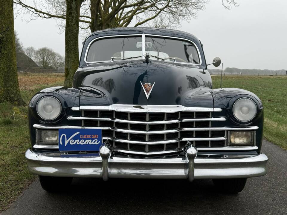 Image 2/24 of Cadillac 62 Sedan (1947)