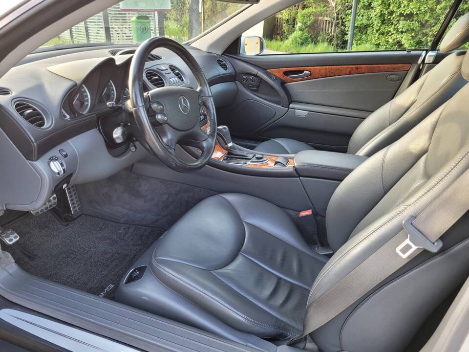 Bild 50/97 von Mercedes-Benz SL 500 (2004)