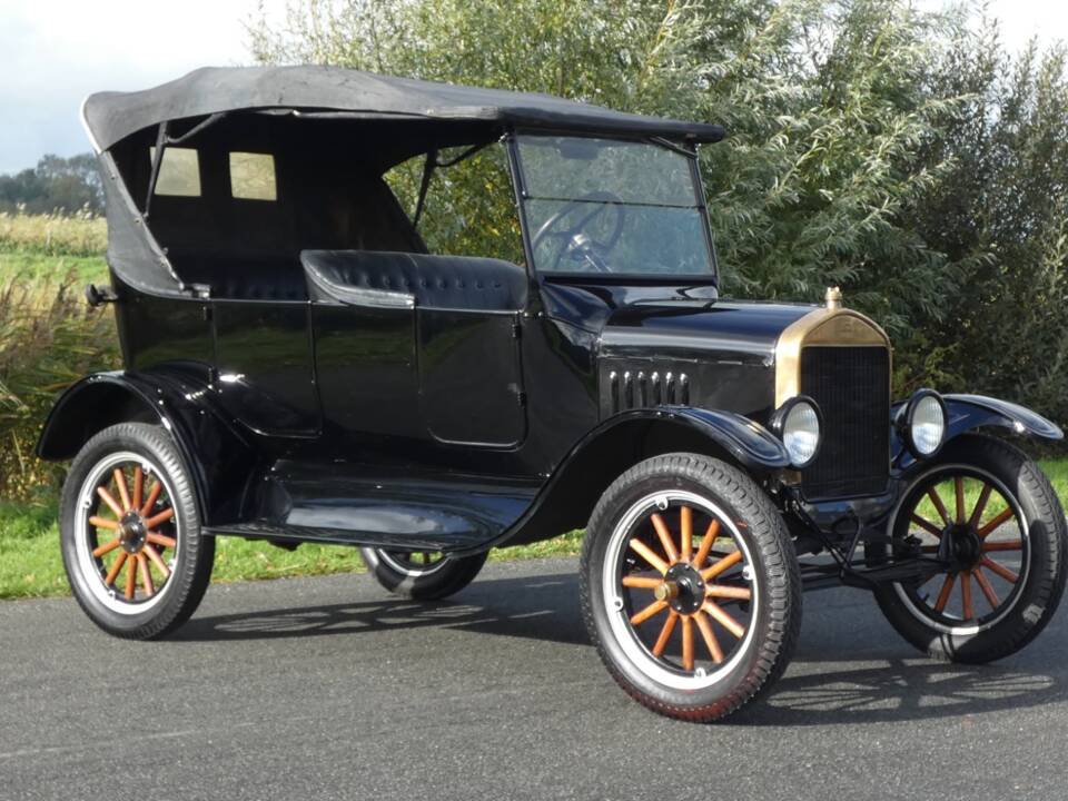Image 5/41 of Ford Model T Touring (1925)