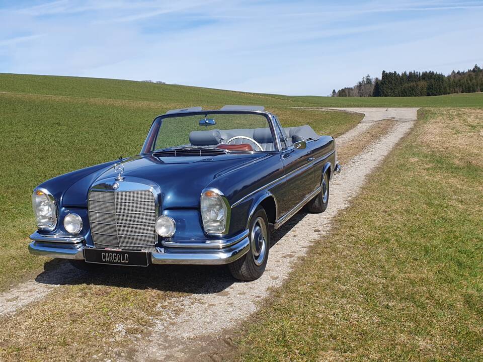 Image 1/14 of Mercedes-Benz 300 SE (1967)