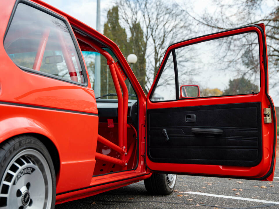 Afbeelding 28/61 van Volkswagen Golf Mk I GTI Pirelli 1.8 (1983)