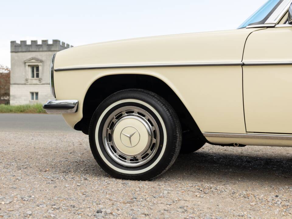 Bild 12/40 von Mercedes-Benz 230/4 (1976)