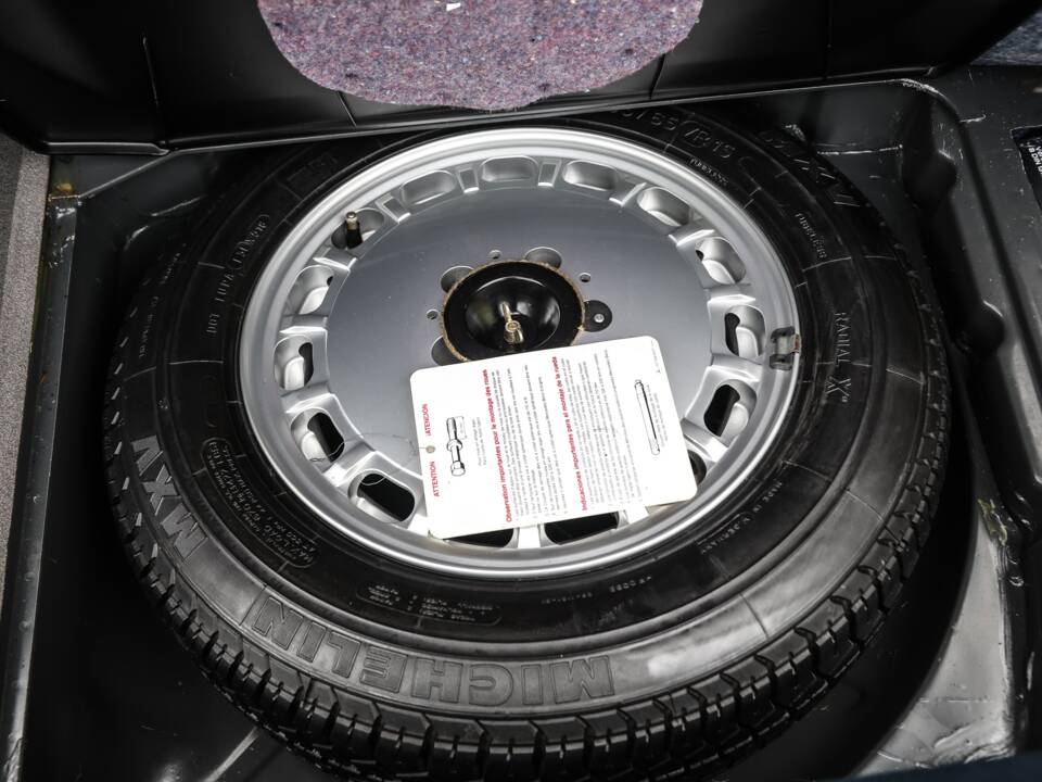 Image 28/35 of Mercedes-Benz 300 SL (1989)