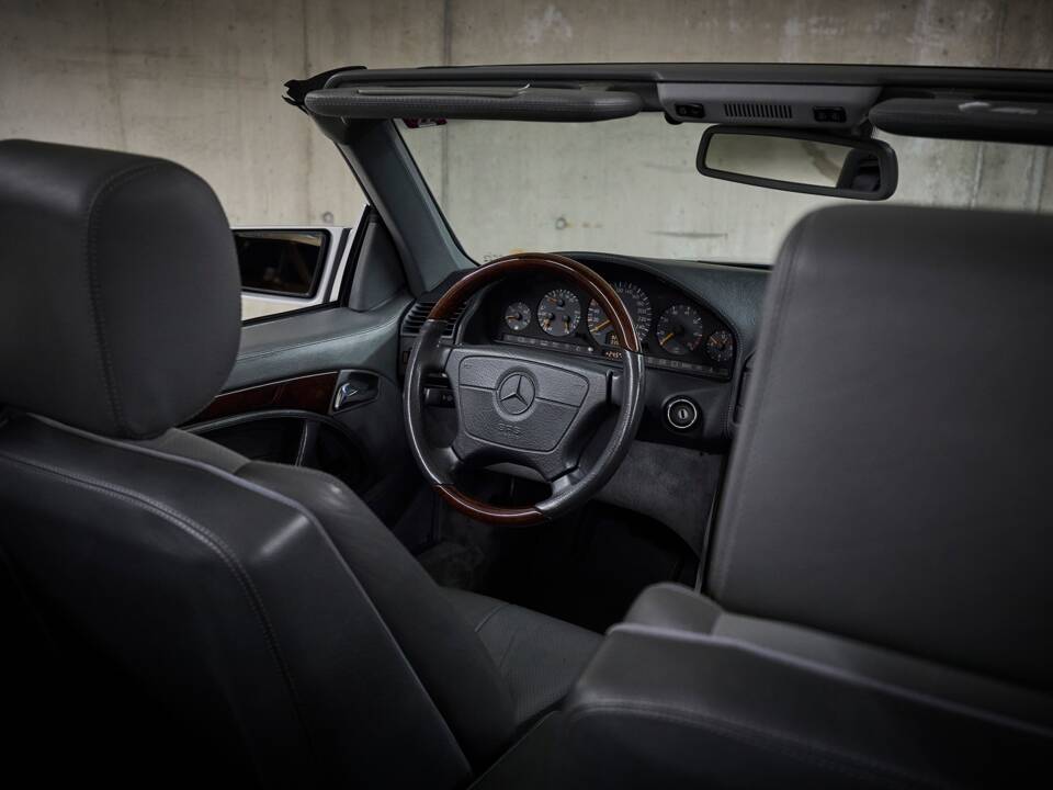 Immagine 73/95 di Mercedes-Benz SL 600 (1998)