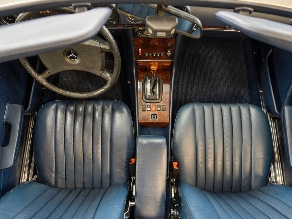Immagine 23/33 di Mercedes-Benz 500 SL (1985)