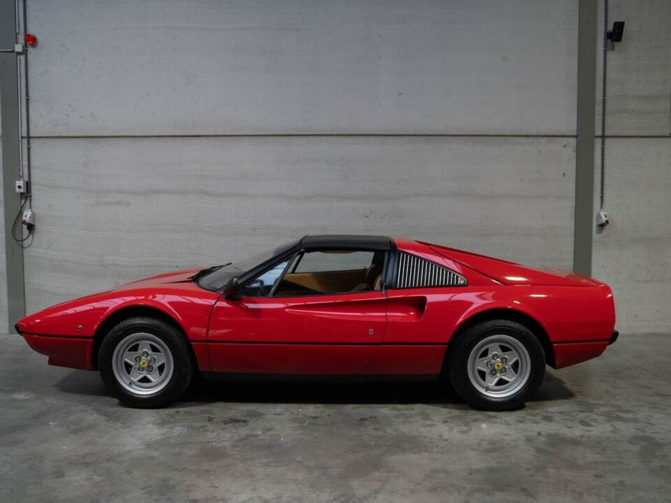 Bild 4/85 von Ferrari 308 GTSi Quattrovalvole (1985)