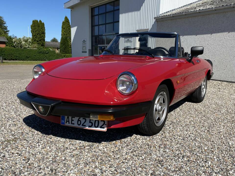 Image 1/56 of Alfa Romeo 2.0 Spider (1986)