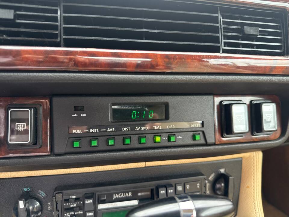 Image 39/64 of Jaguar XJ-S Convertible (1989)