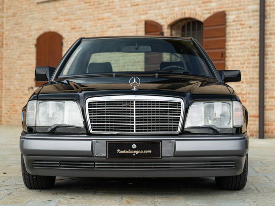 Image 3/48 of Mercedes-Benz 200 CE (1990)