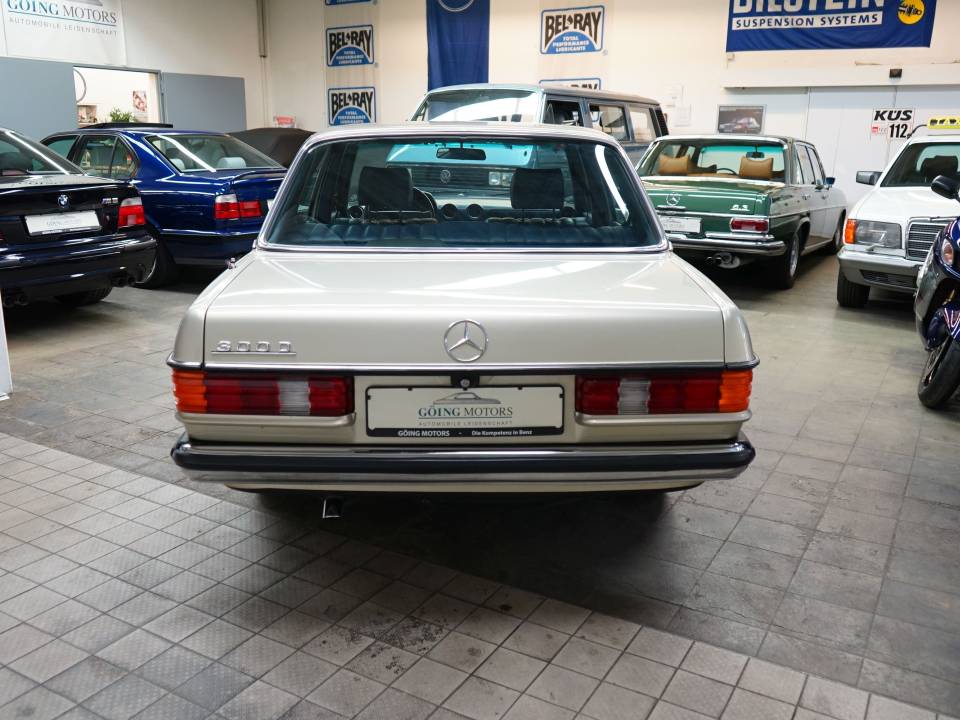 Afbeelding 11/37 van Mercedes-Benz 300 D (1982)